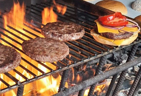Burgers cuits au feu de bois